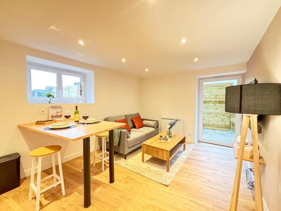 Apartment Le Saphir - Parking, Jardin Prive, Hyper-centre & Calme Saint-Brieuc