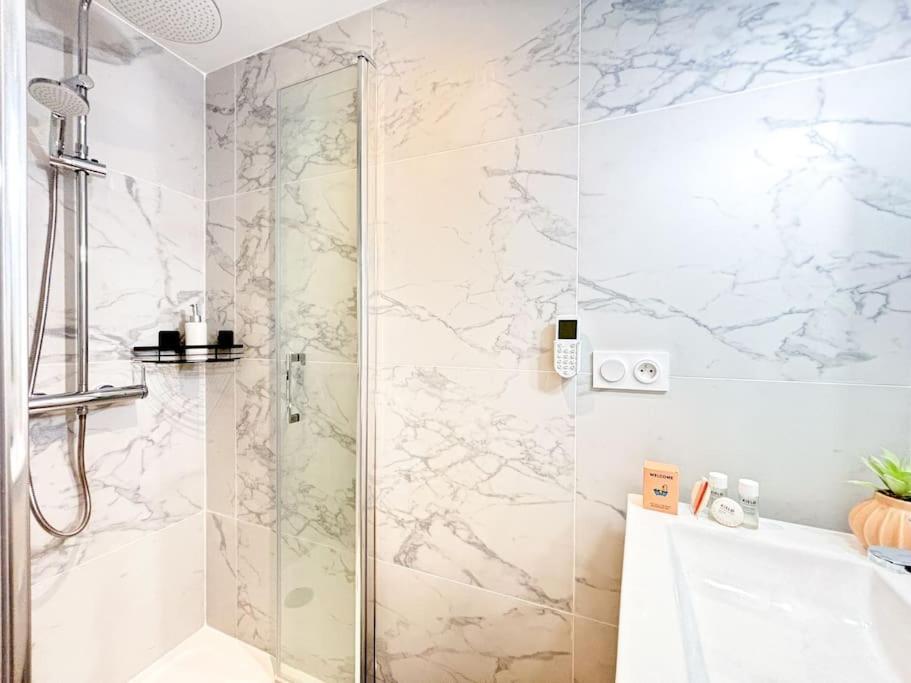 Apartment Le Saphir - Parking, Jardin Prive, Hyper-centre & Calme